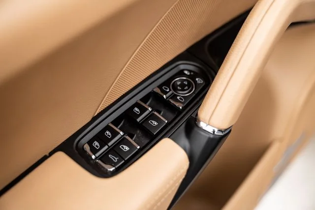 Used 2014  Porsche Diesel Platinum Edition image 12