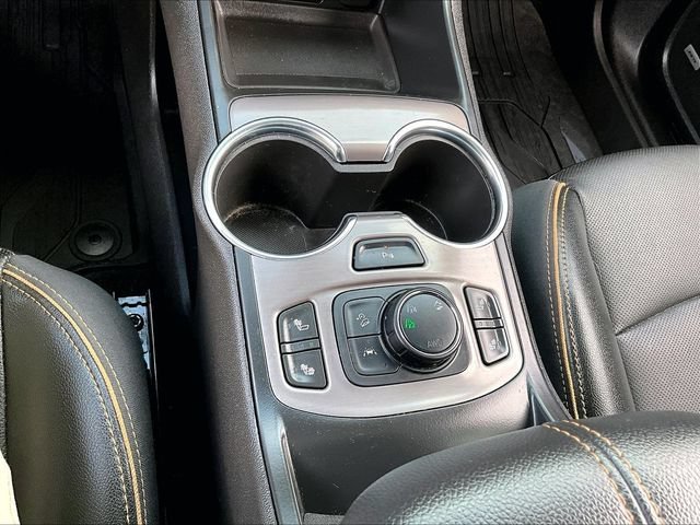 Used 2023 SUMMIT WHITE GMC AT4 image 30
