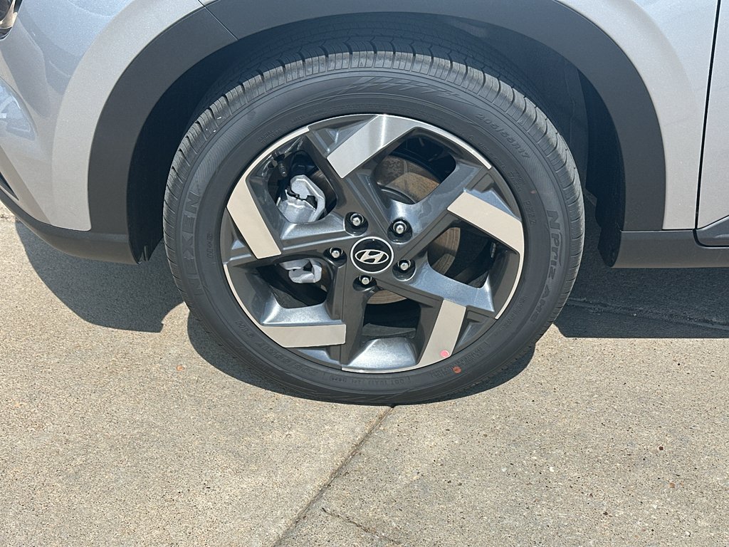 New 2026 Shimmering Silver Hyundai SEL image 3