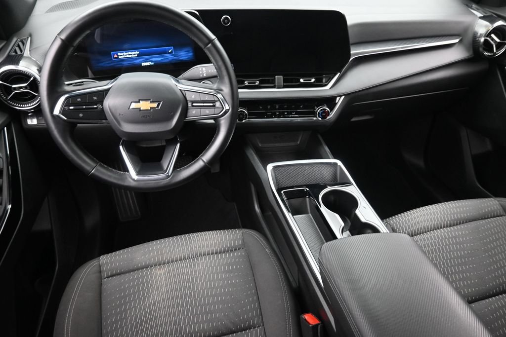 Used 2025 White Chevrolet LT image 15