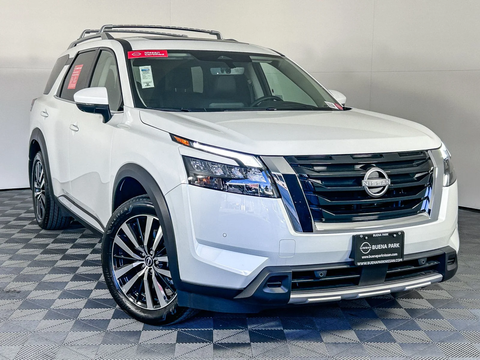 2025 Nissan Pathfinder Platinum 2WD's photo