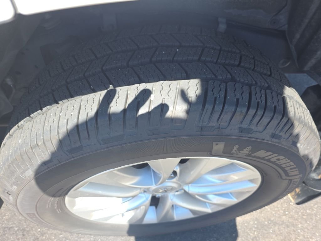 Used 2017  Lexus 460 image 4