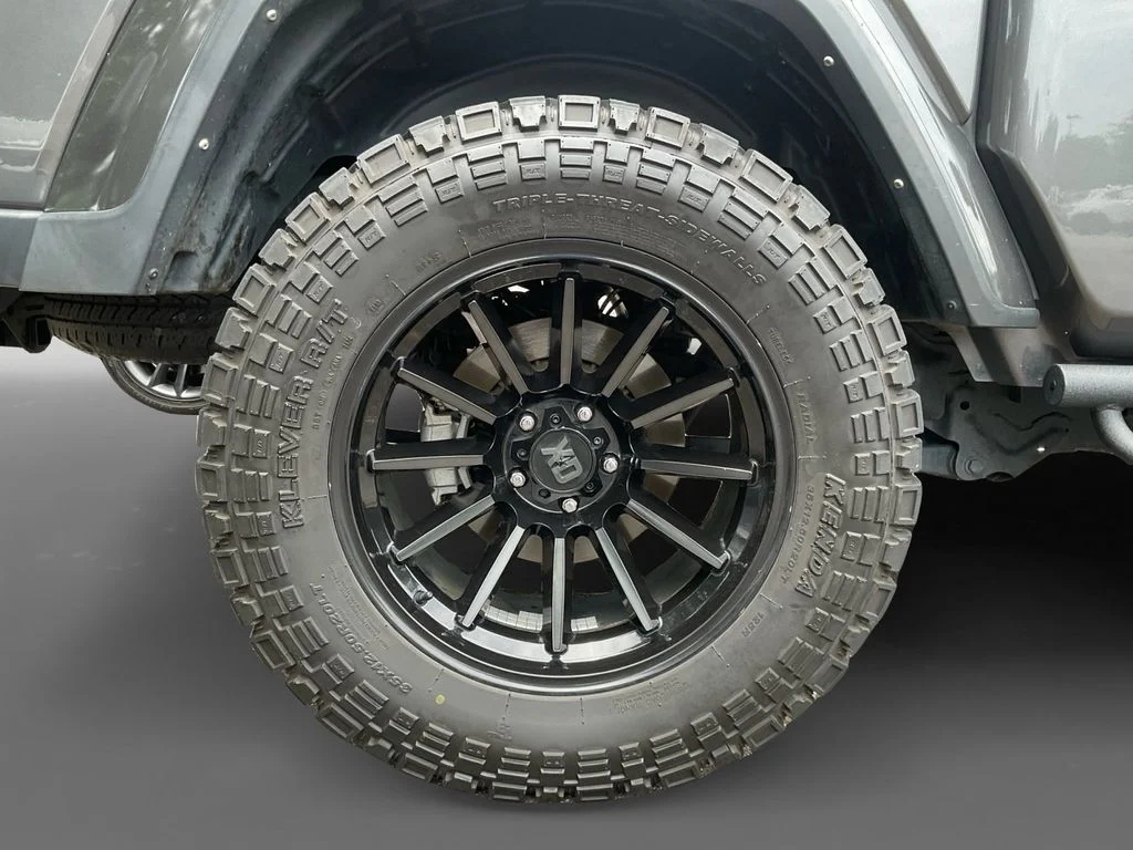 Used 2021 Gray Jeep Overland image 10