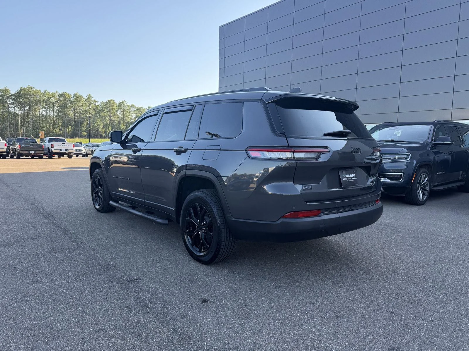 Used 2025 Baltic Gray Metallic Clearcoat Jeep Altitude X image 4