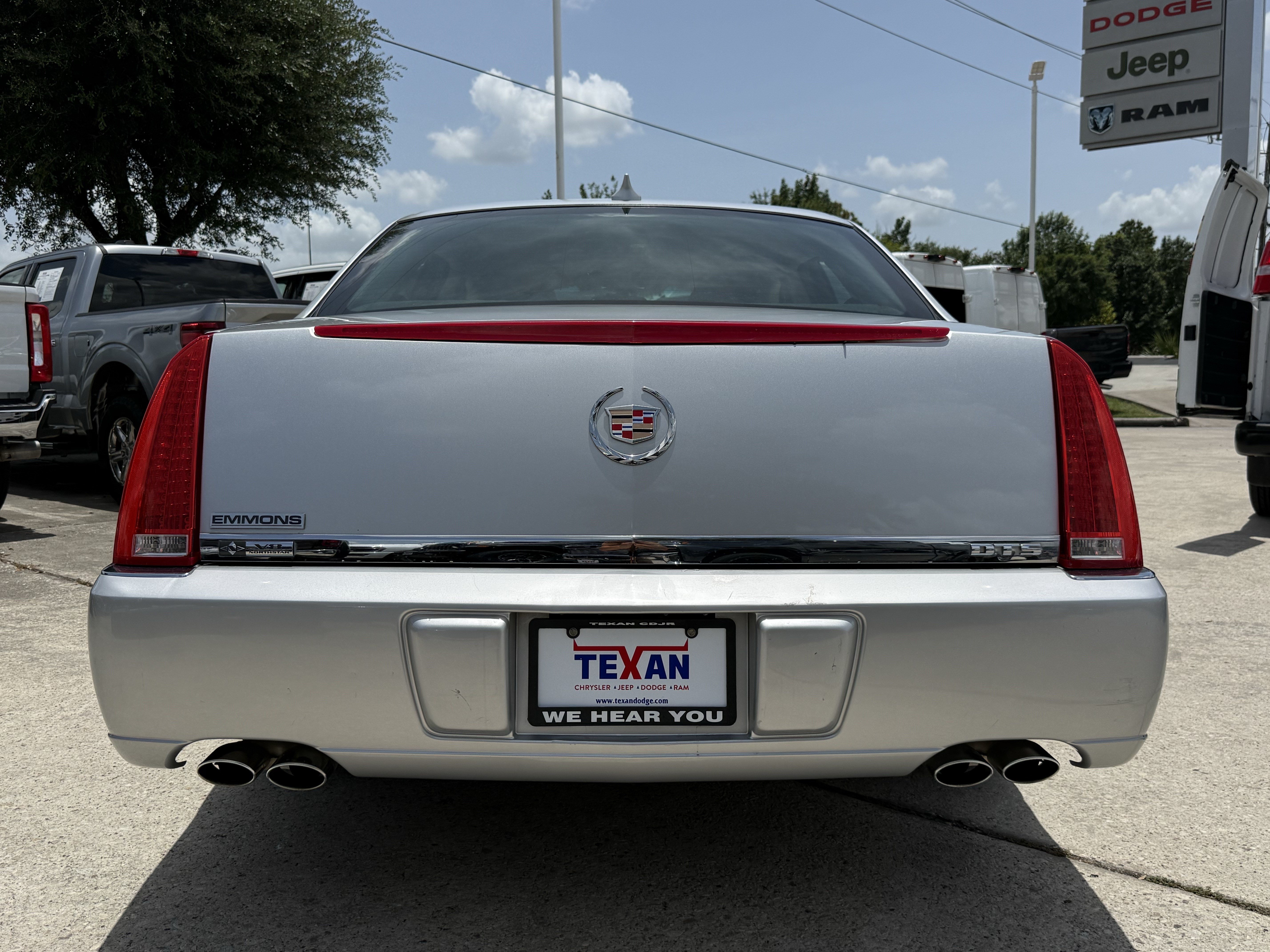 Used 2010 Radiant Silver Cadillac w/1SA image 5