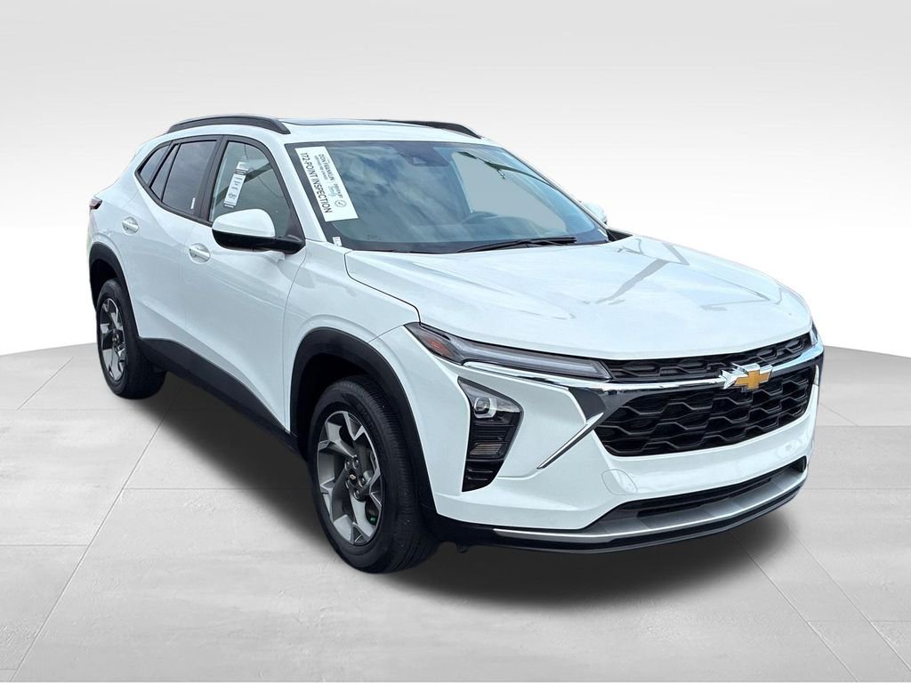 Used 2025 White Chevrolet LT image 7