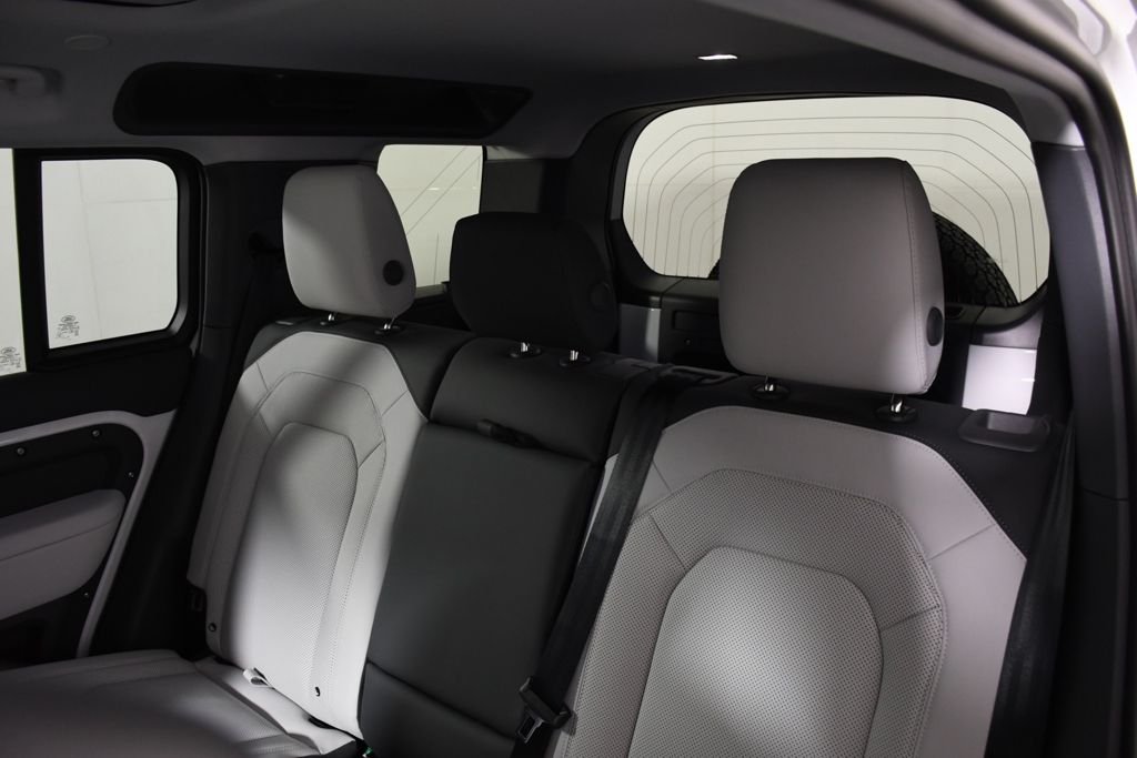 2026 Land Rover Defender S - Photo 28