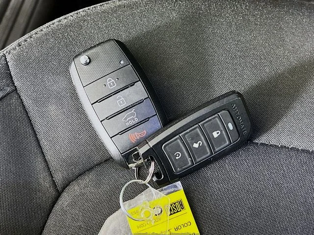Used 2015 Blue Kia Exclaim image 19