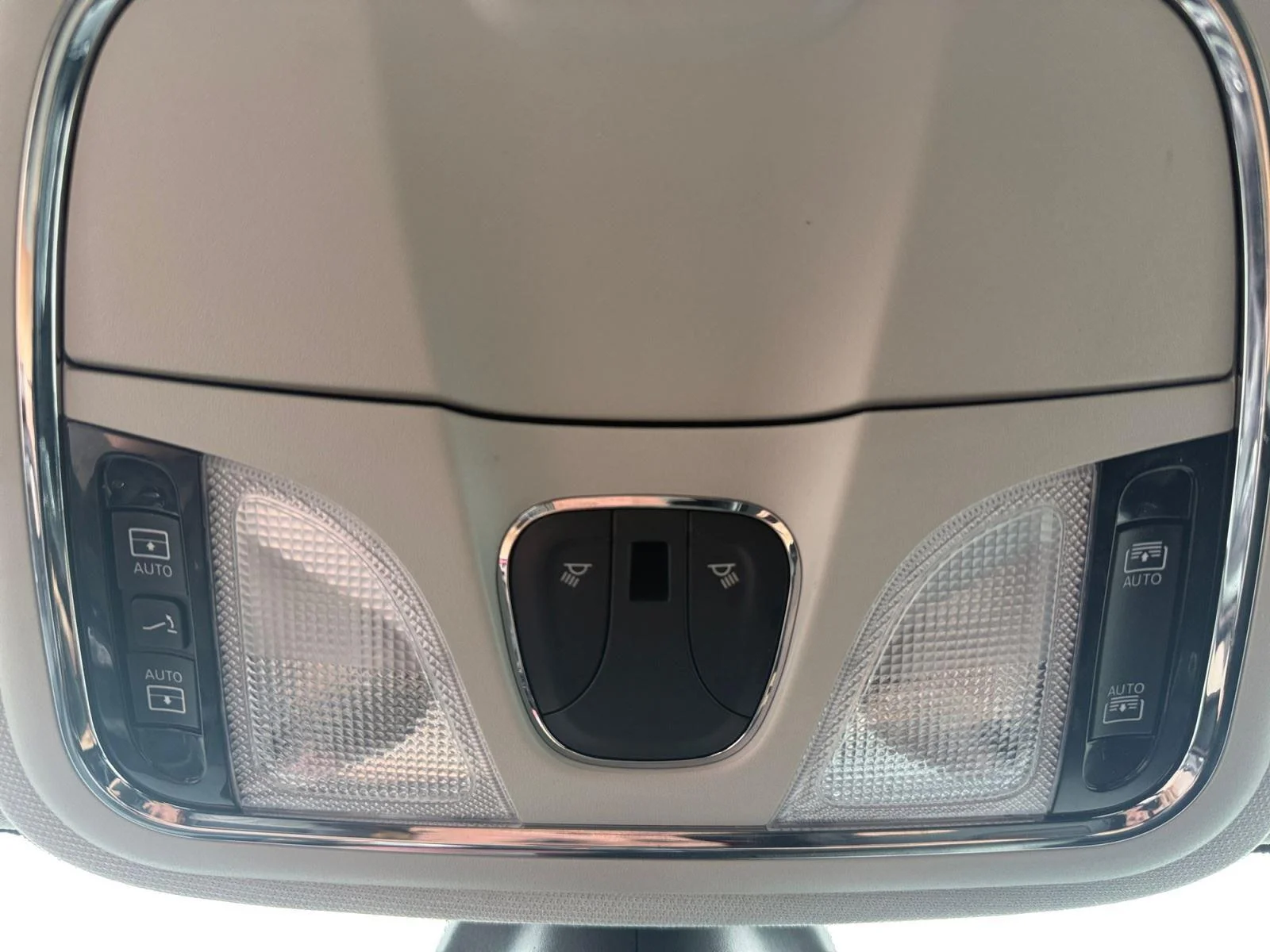 Used 2022 Granite Crystal Metallic Jeep Trailhawk image 17
