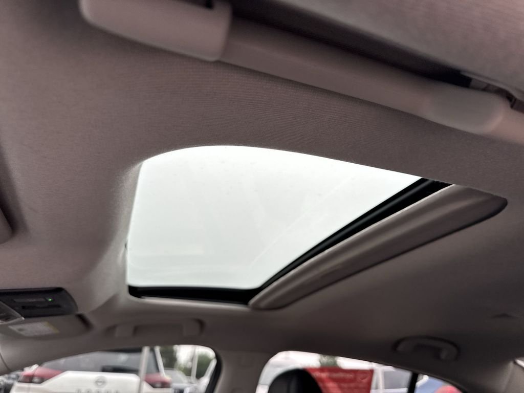Used 2021 Gray Nissan SR image 16