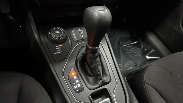 Used 2020 Billet Silver Metallic Jeep Latitude image 18