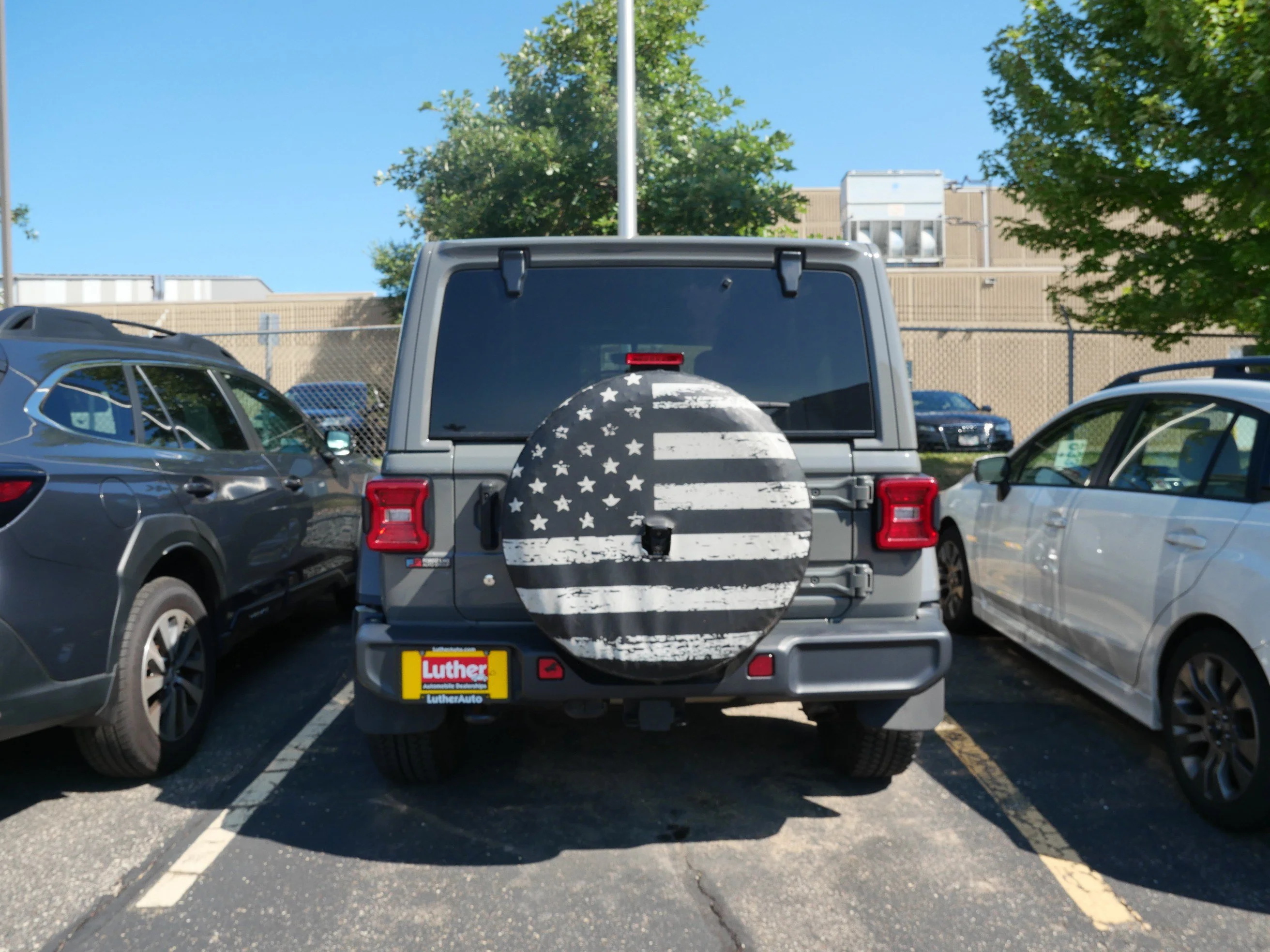 Used 2019 Sting-Gray Clearcoat Jeep Sahara image 4