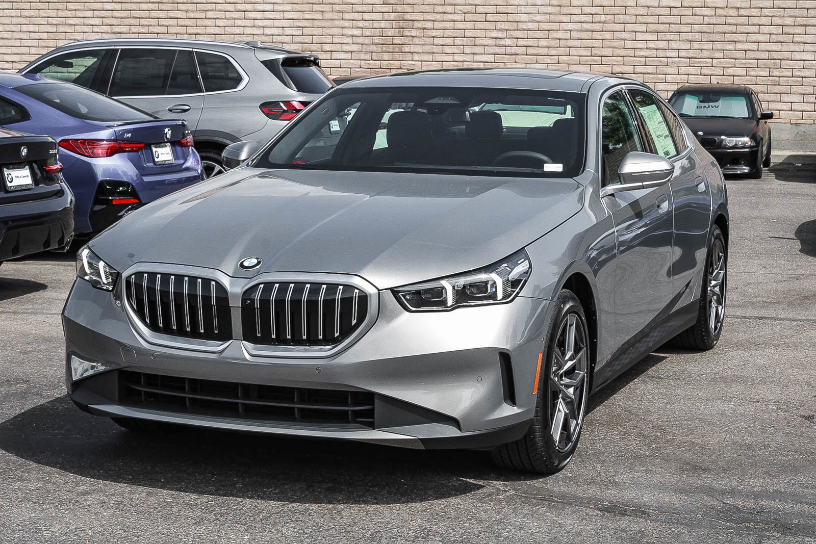 New 2027 Oxide Grey Metallic BMW 530i image 3