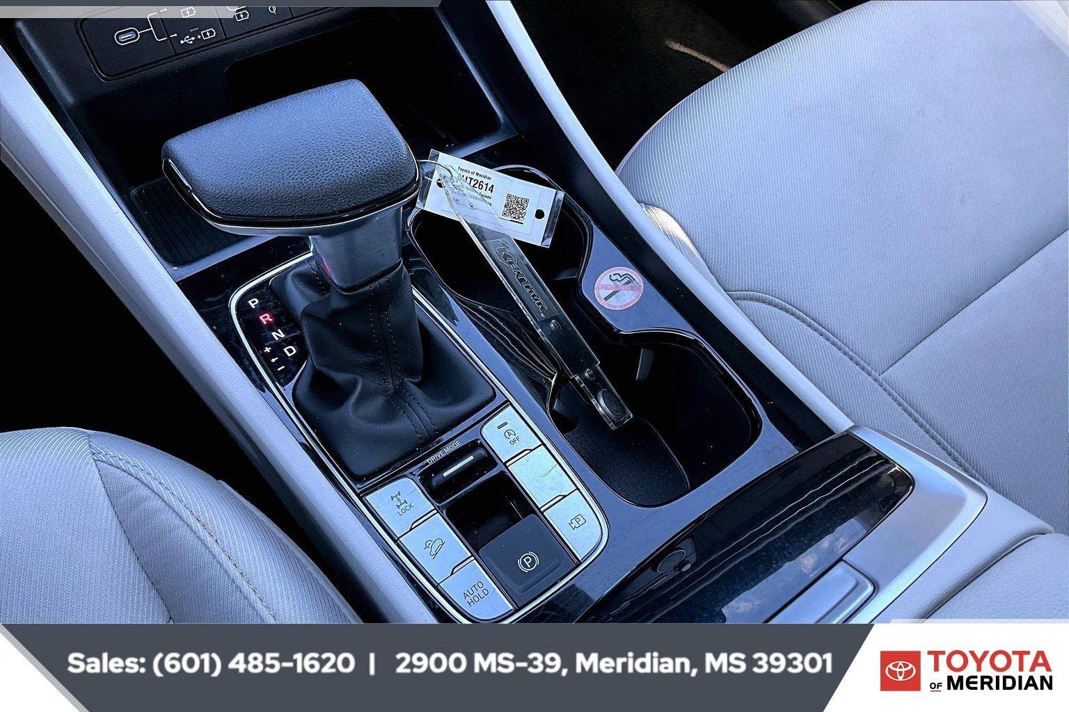 Used 2025 Hampton Gray Hyundai SEL image 23