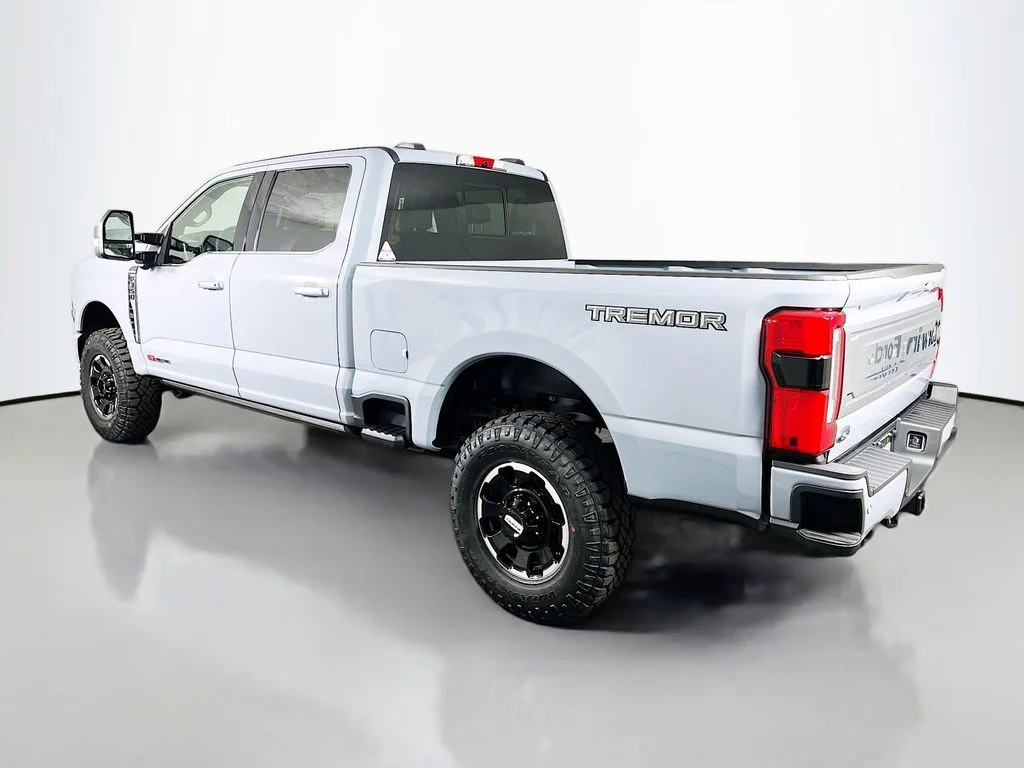 2026 Ford F-350 Super Duty Platinum - Photo 11