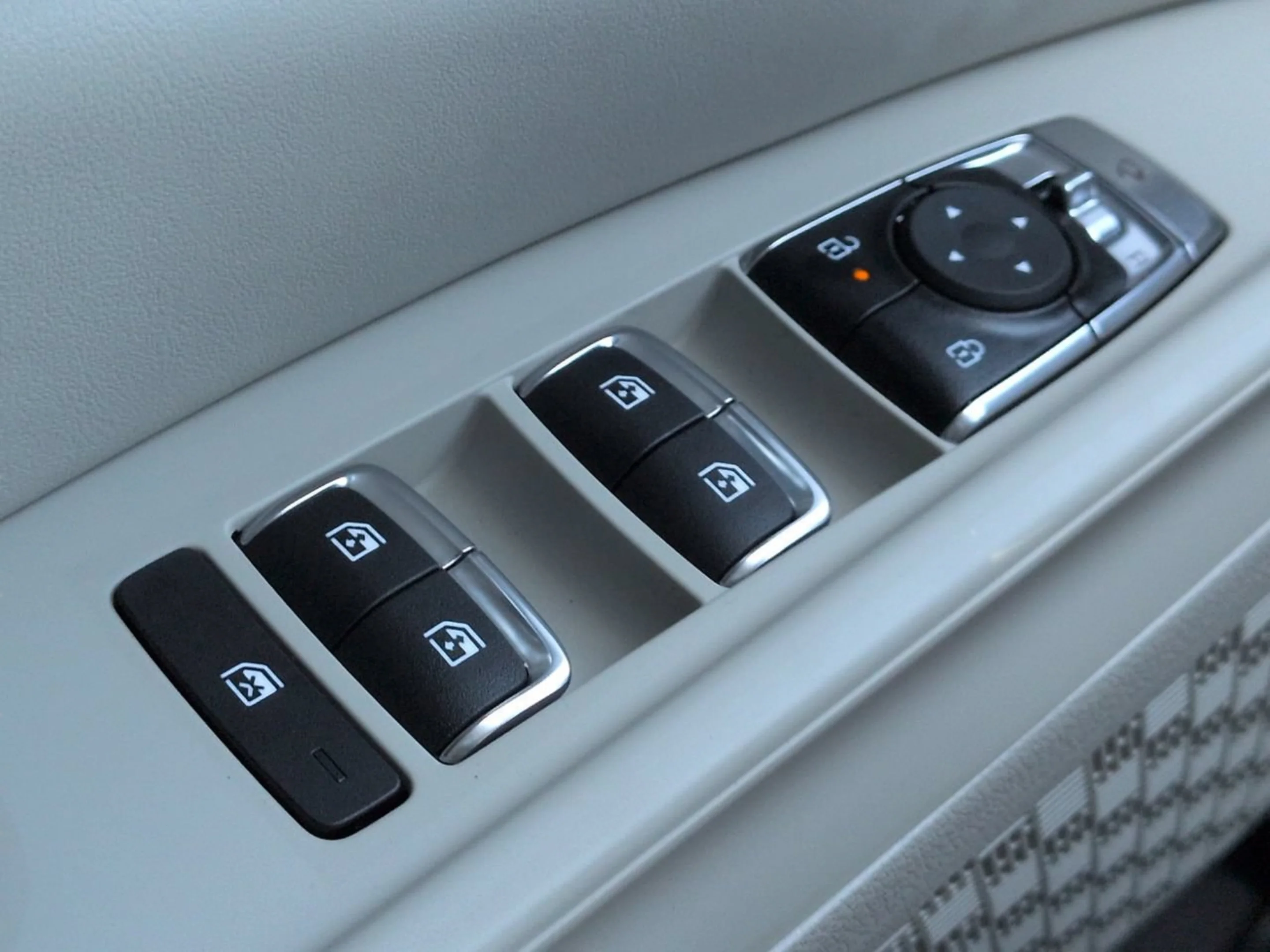 New 2026 Ivory Silver Kia SX image 26