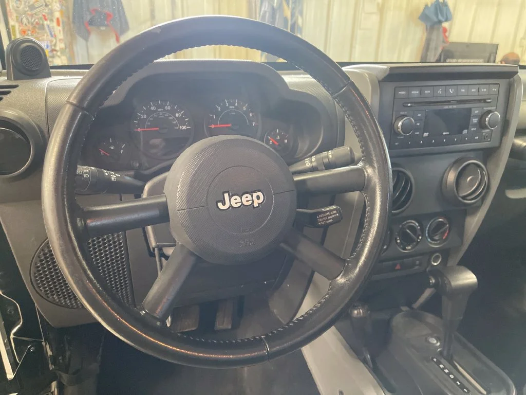Used 2008 Black Jeep X image 17