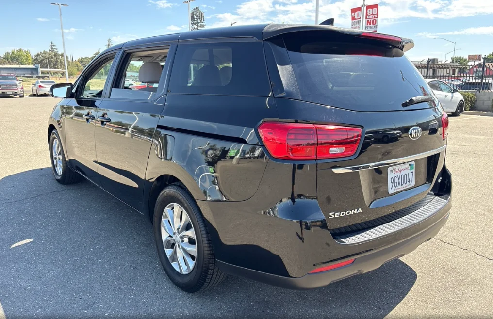 Used 2020 Black Kia LX image 4