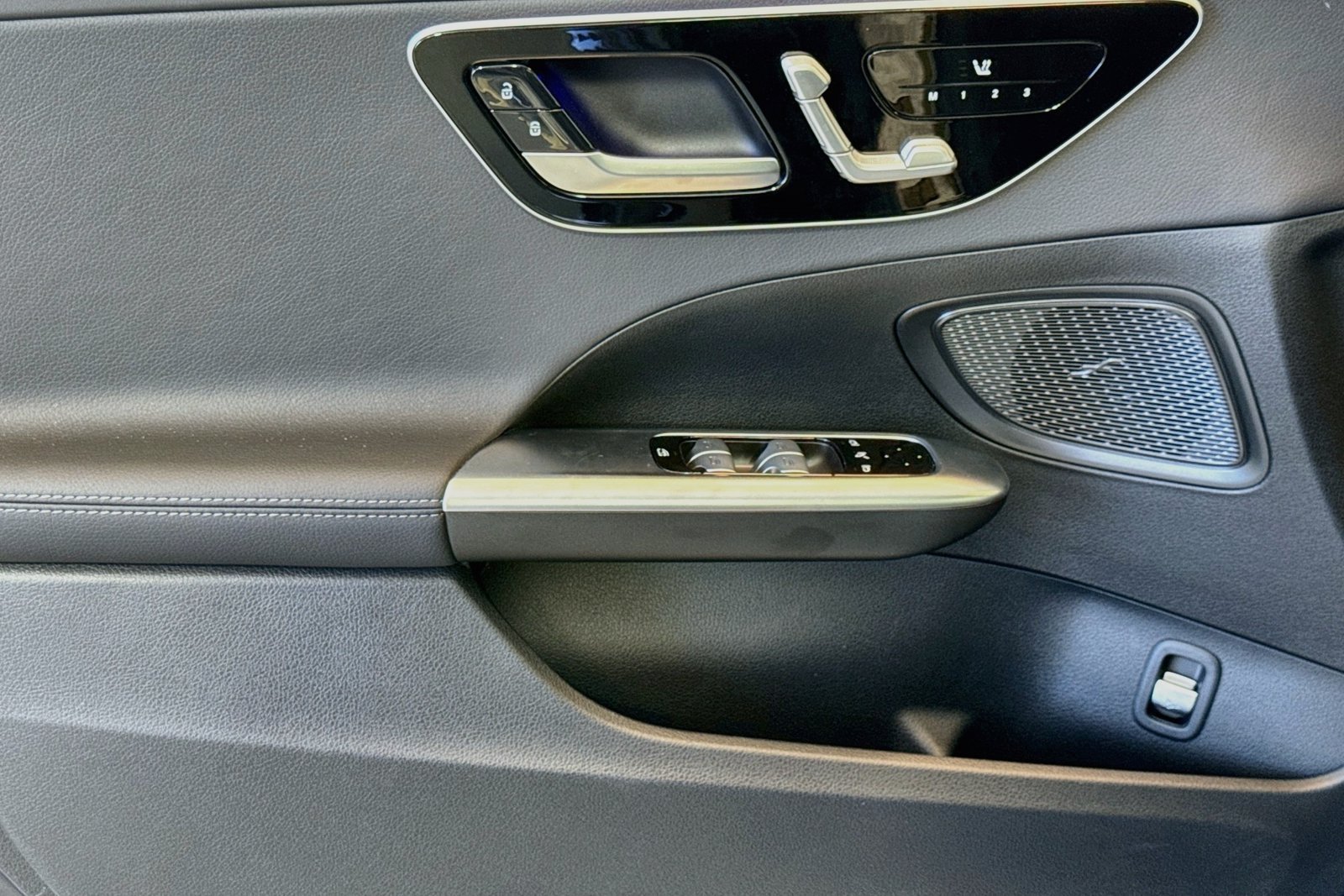 New 2026 Twilight Blue Metallic Mercedes-Benz C 300 image 16
