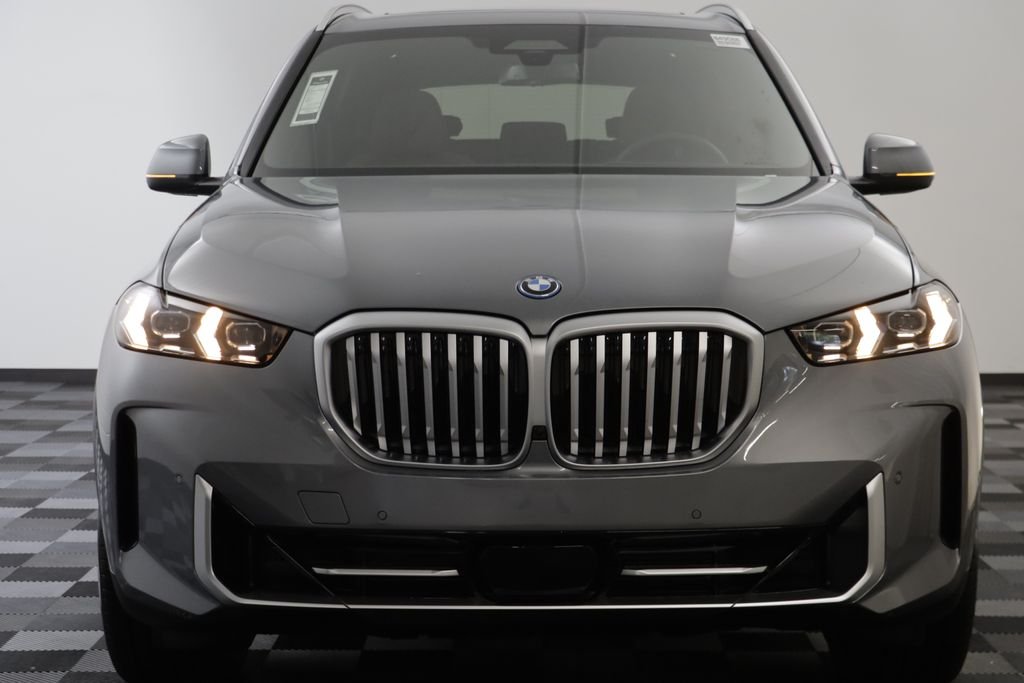 New 2026 Skyscraper Grey Metallic BMW xDrive50e image 23