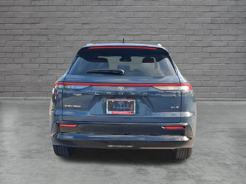 Used 2025 White Toyota XLE image 7