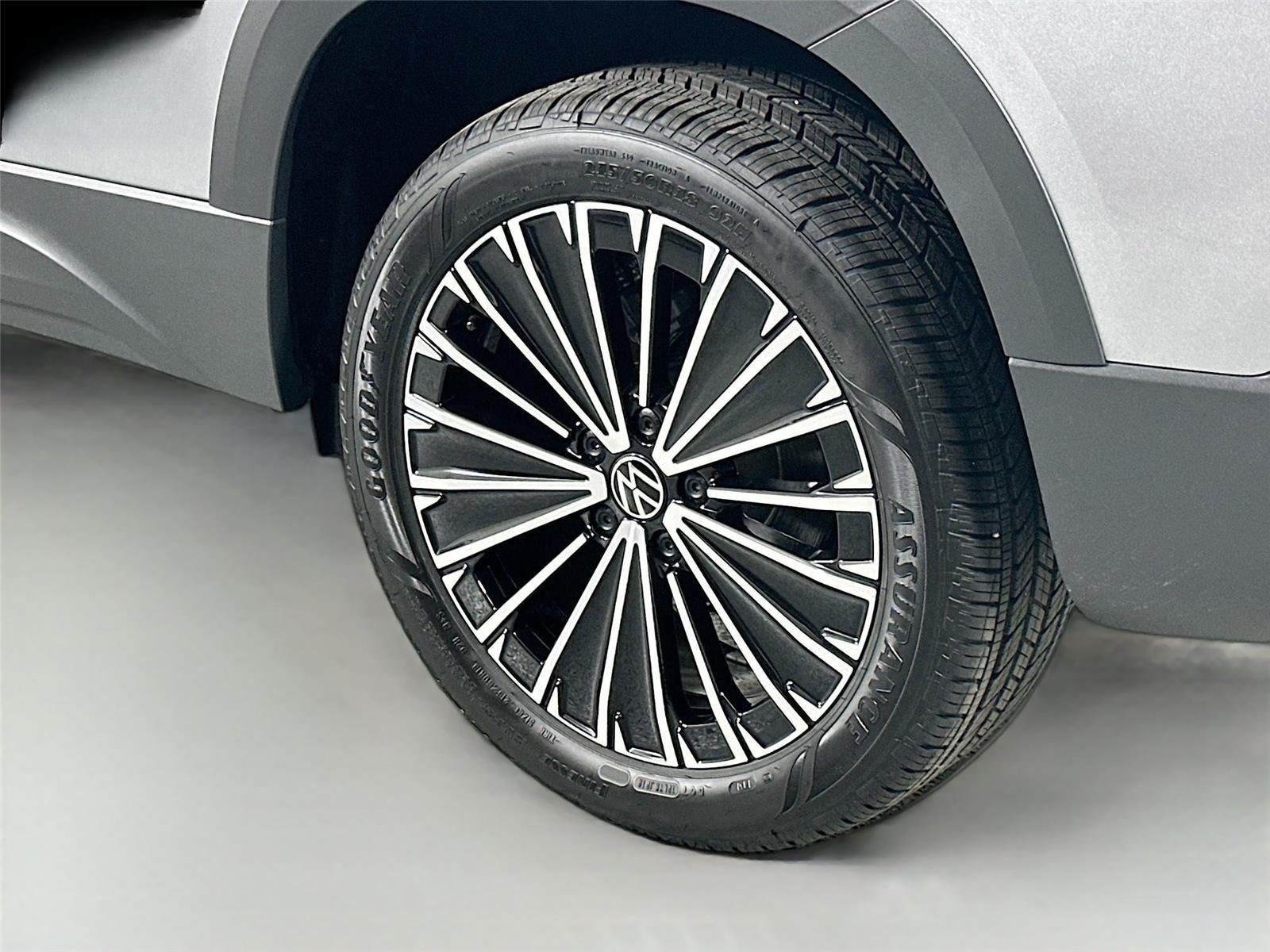 2025 Volkswagen Taos SE - Photo 8