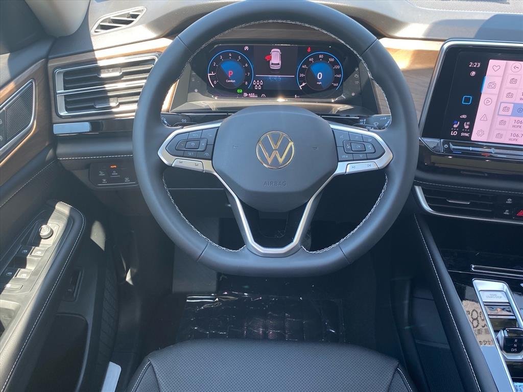 New 2026 Black Volkswagen 2.0T SE w/Technology image 5