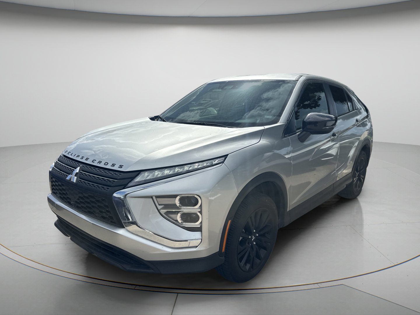 Used 2025 Silver Mitsubishi LE image 3
