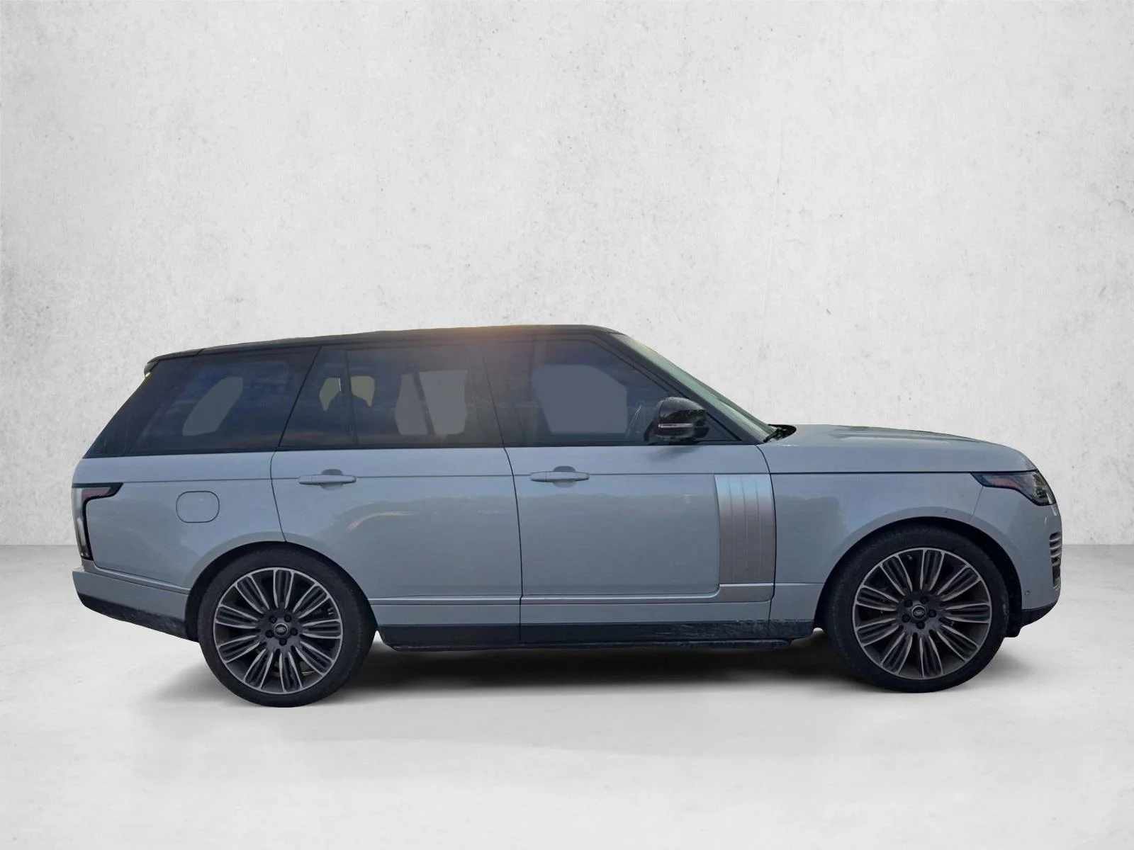 Used 2020 Fuji White Land Rover Autobiography image 4