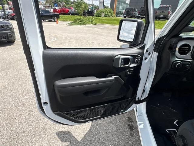 New 2026 Bright White Clear-Coat Exterior Paint Jeep Sport S image 18