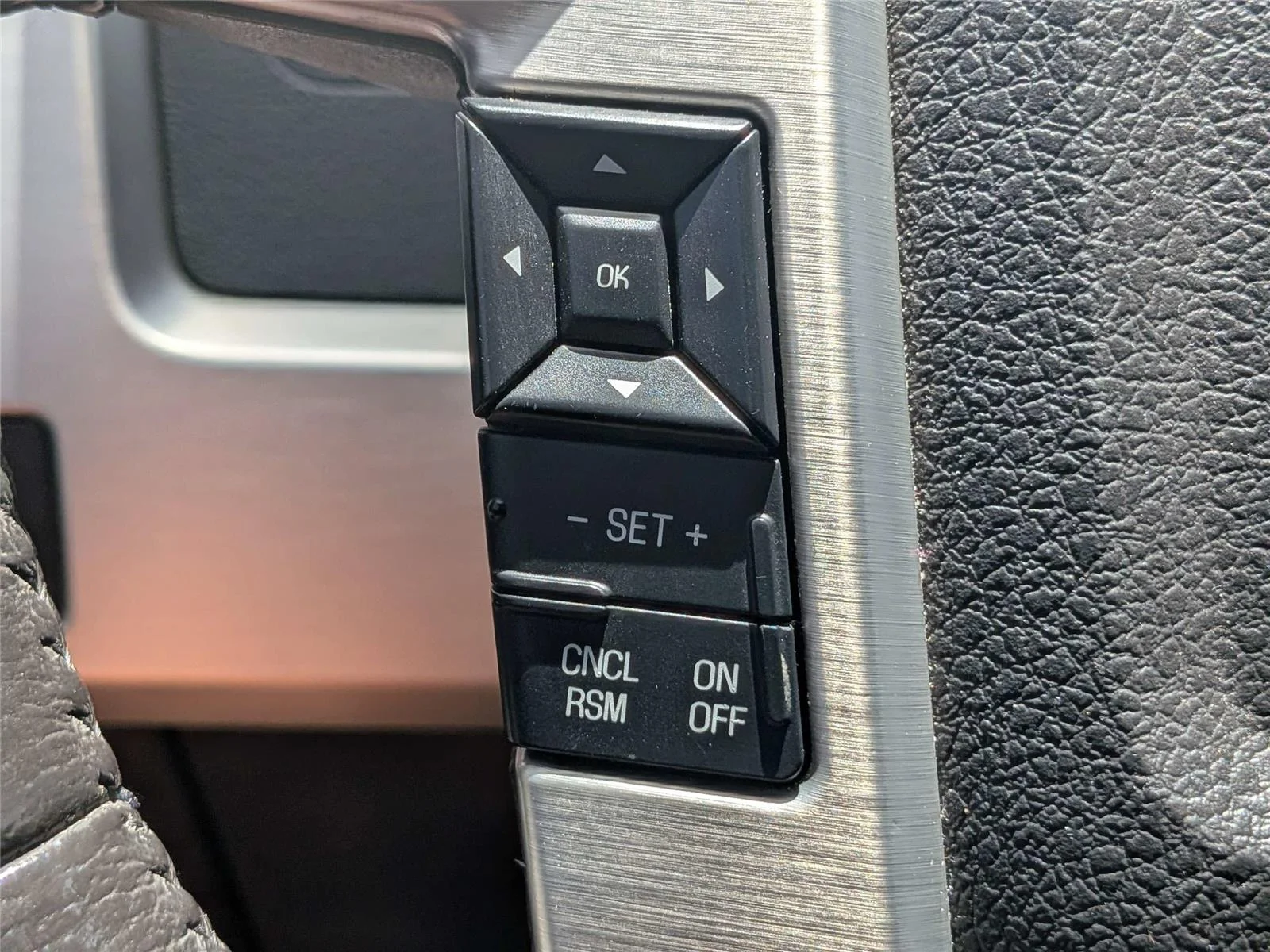 Used 2012  Ford Platinum image 26