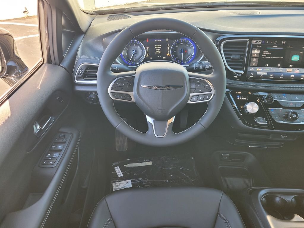 2026 Chrysler Pacifica Select - Photo 6