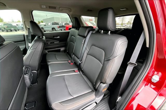 New 2026 Nissan Pathfinder SL 4D Sport Utility