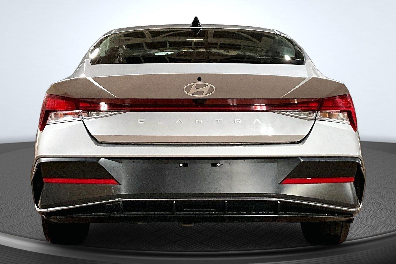 Used 2025 Fluid Metal Hyundai SEL Convenience image 4