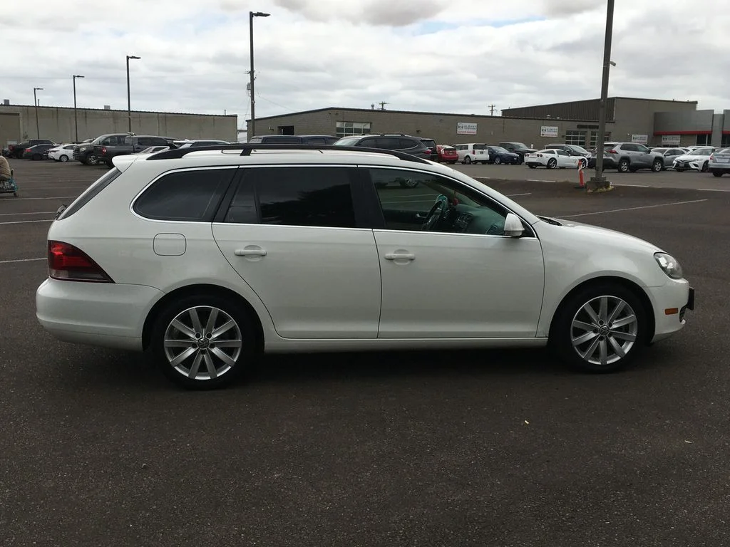 Used 2013  Volkswagen 2.0L TDI image 8