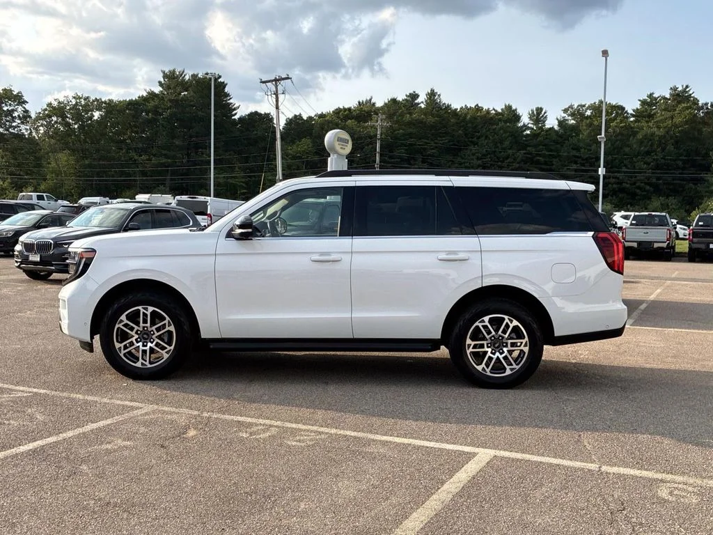Used 2025 Oxford White Ford Active image 4
