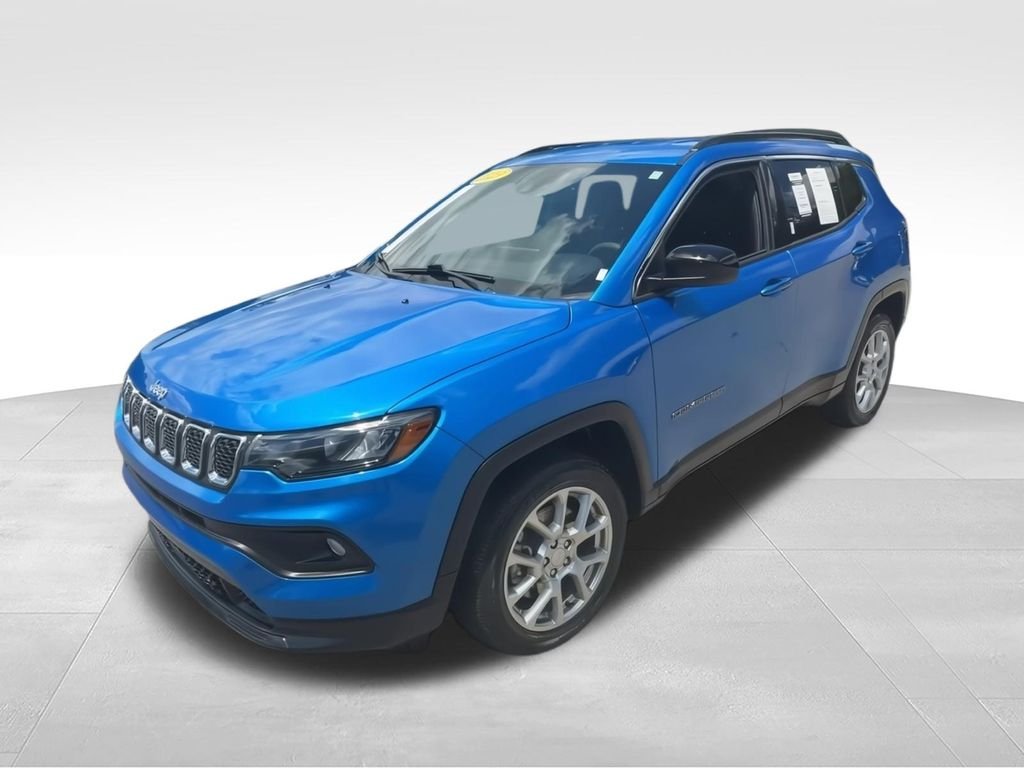 Used 2023 Blue Jeep Latitude Lux image 4