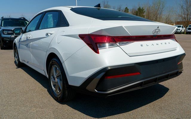 Used 2024 White Hyundai SE image 8