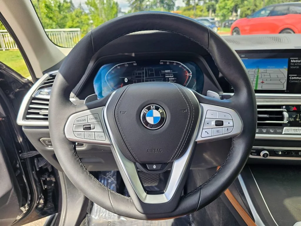 Used 2022  BMW xDrive40i image 28