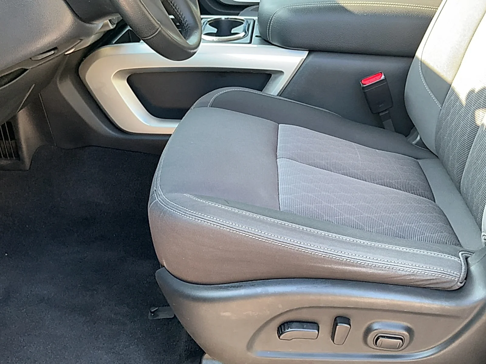 Used 2021 Gun Metallic Nissan Crew Cab SV 4x4 image 14
