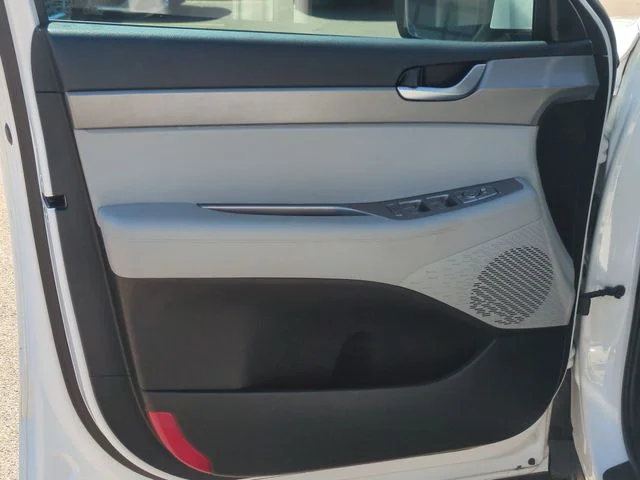 Used 2021 White Hyundai SEL image 13
