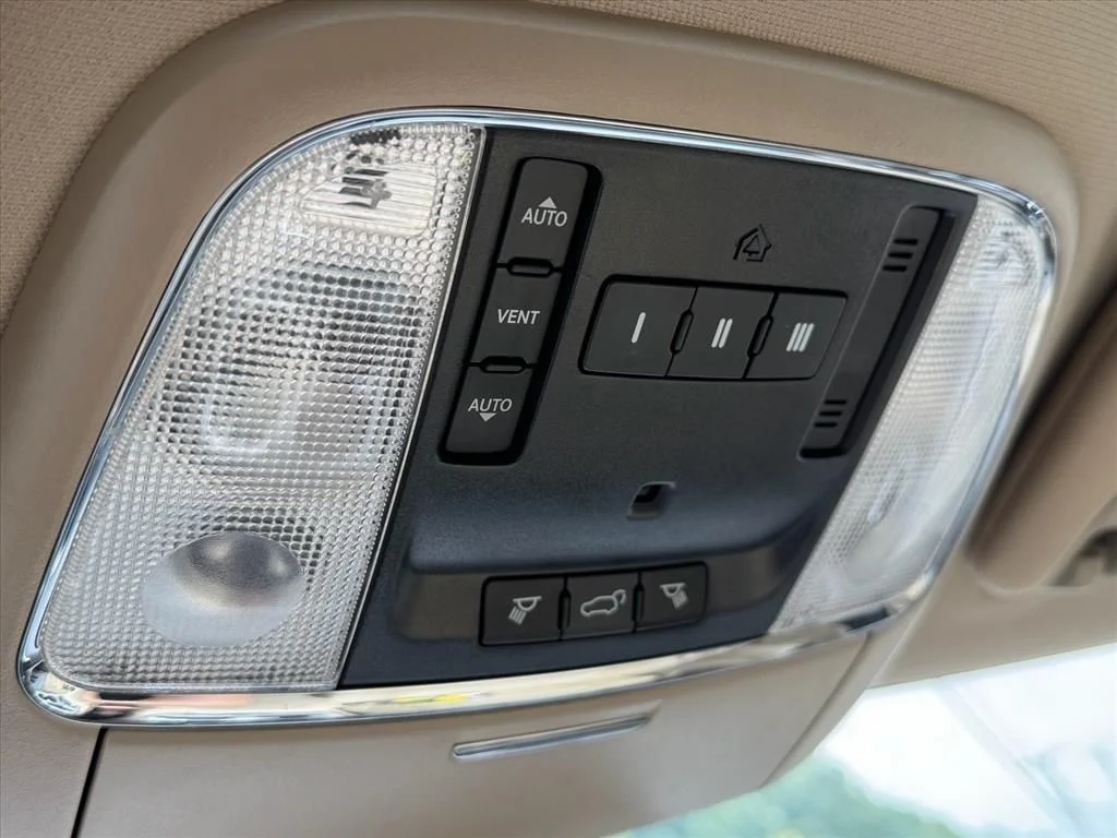Used 2018 Red Jeep Limited image 28