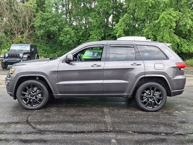 Used 2021 Gray Jeep Laredo X image 5