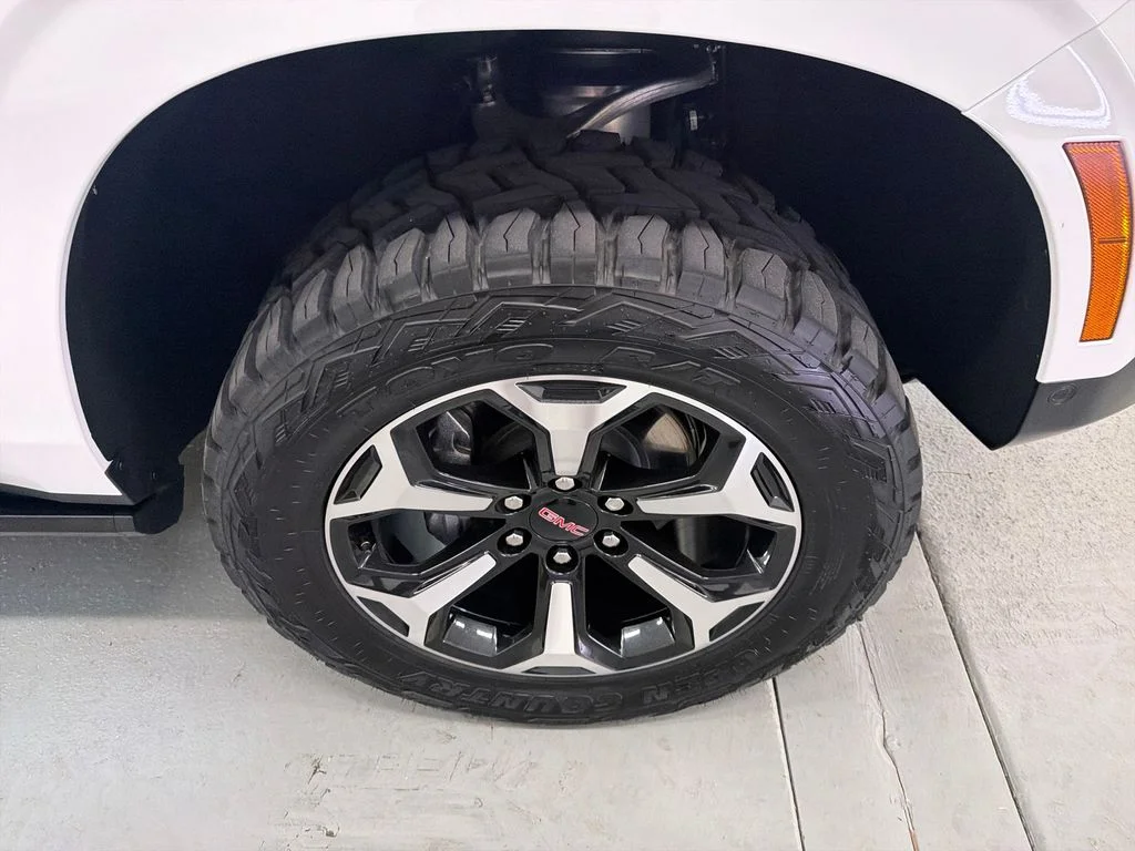 Used 2026 White GMC AT4 image 5
