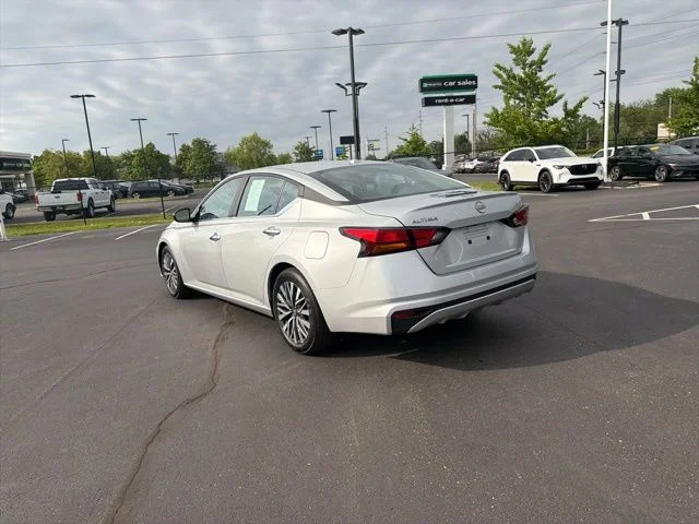 2025 Nissan Altima SV - Photo 13