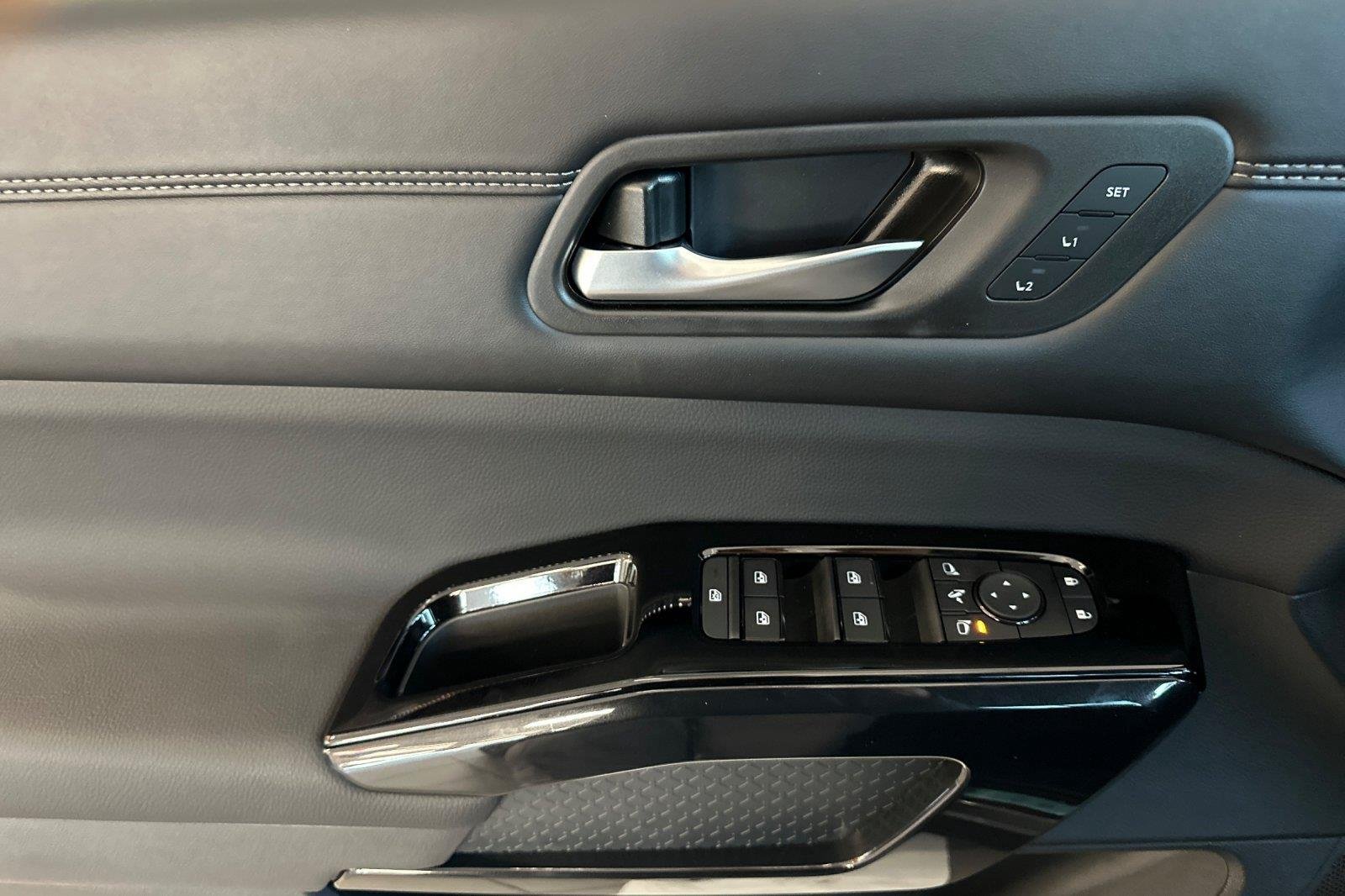 New 2026 Gun Metallic Nissan Platinum image 10