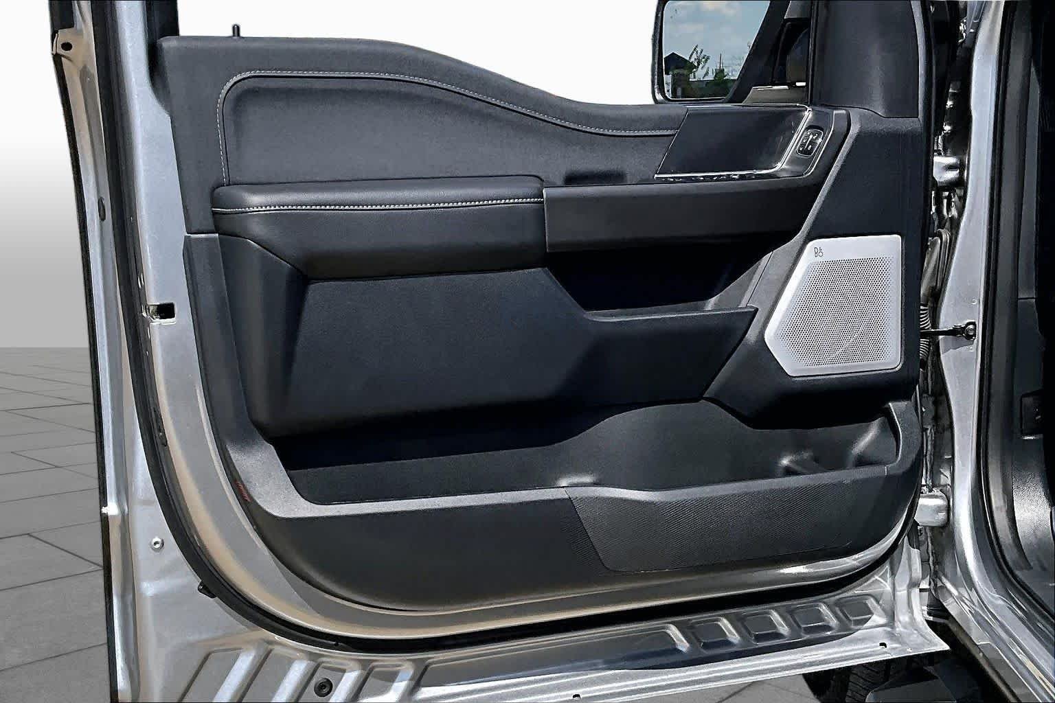 Used 2025 Iconic Silver Metallic Ford LARIAT image 22