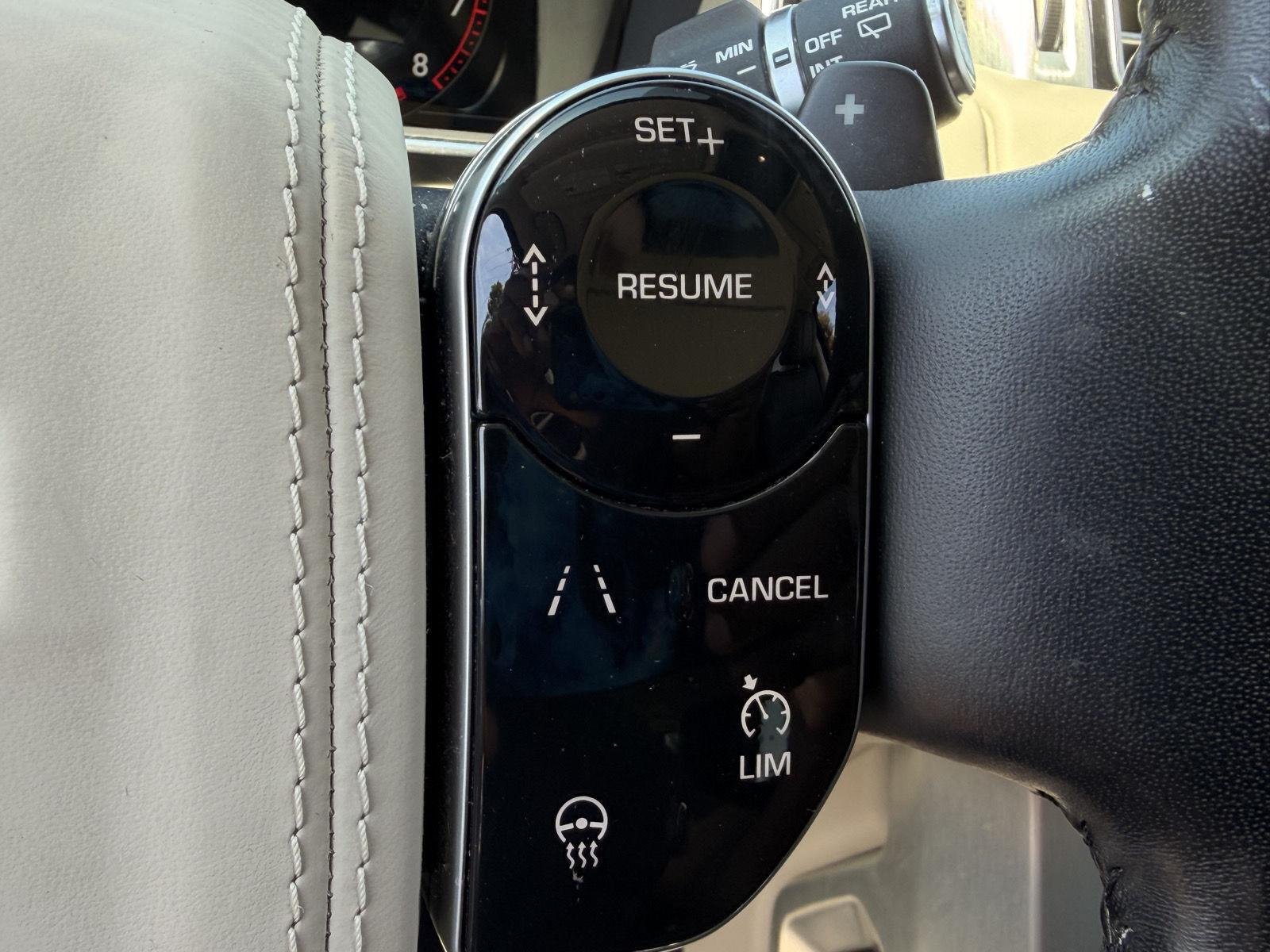 Used 2019 Byron Blue Metallic Land Rover HSE image 22