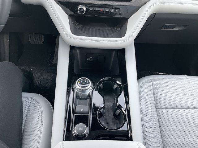 New 2026 Star White Metallic Tri-Coat Ford Platinum™ image 26