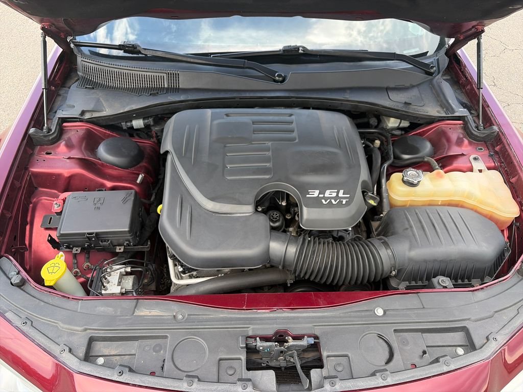 Used 2016 Velvet Chrysler Limited image 21